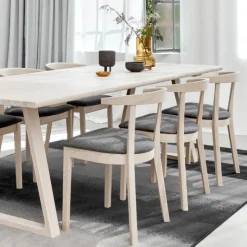 52 Chaise en bois massif avec assise rembourrée