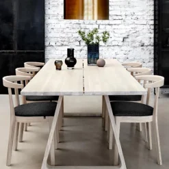 52 Chaise en bois massif avec assise rembourrée