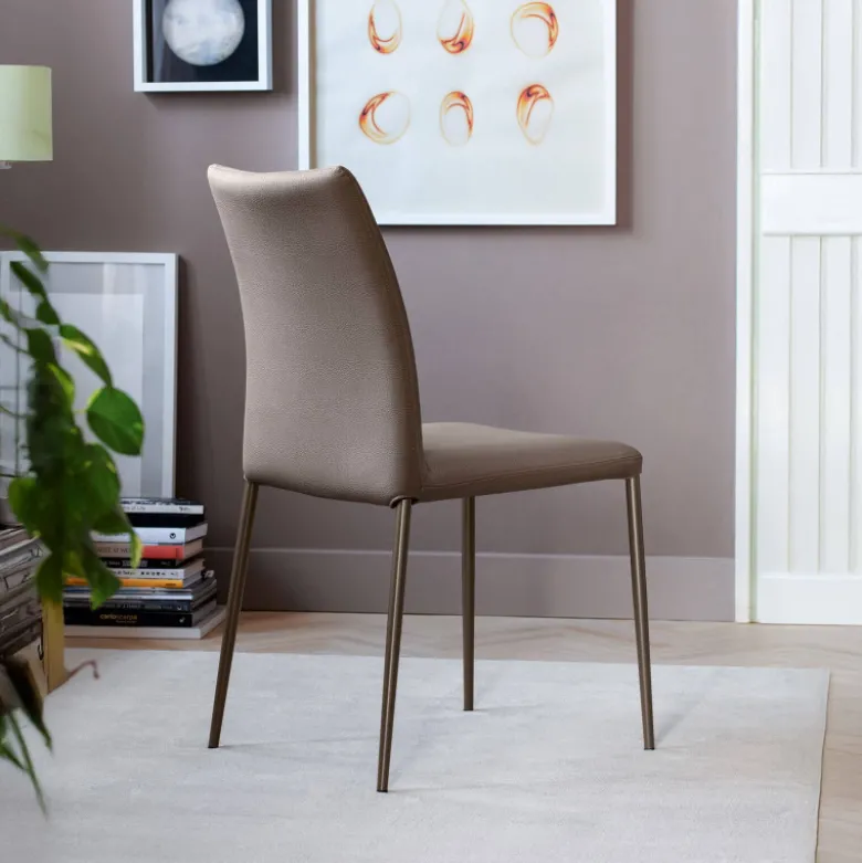 Atlas Connubia© Chaise contemporaine en simili avec dossier flexible