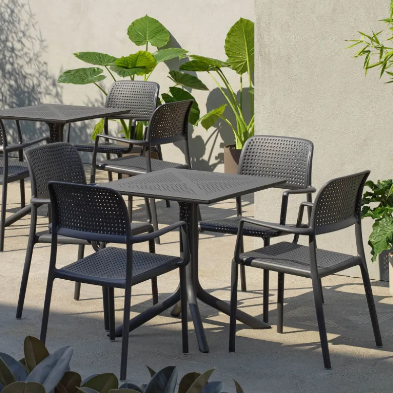 Clip Petite table de jardin carrée en polypropylène