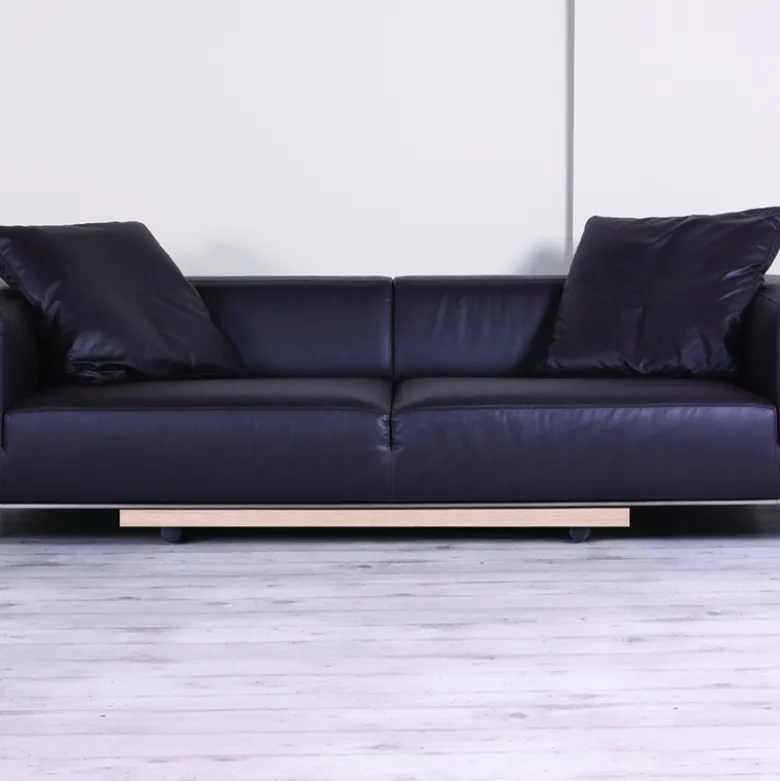 Géniale Table basse relevable petit espace en mélaminé