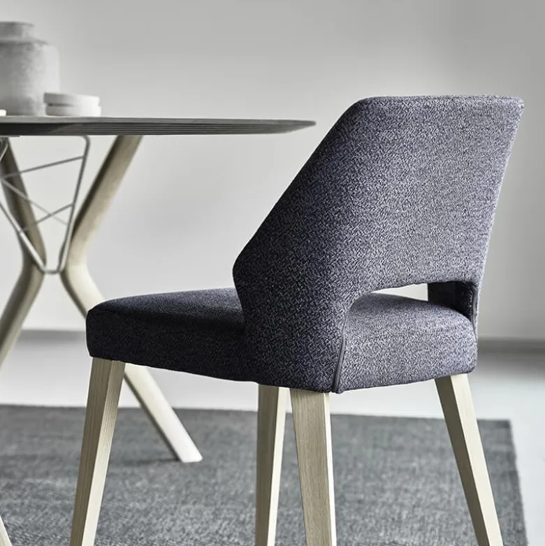 Lena Mobitec® Chaise ajourée en tissu et pieds bois style moderne