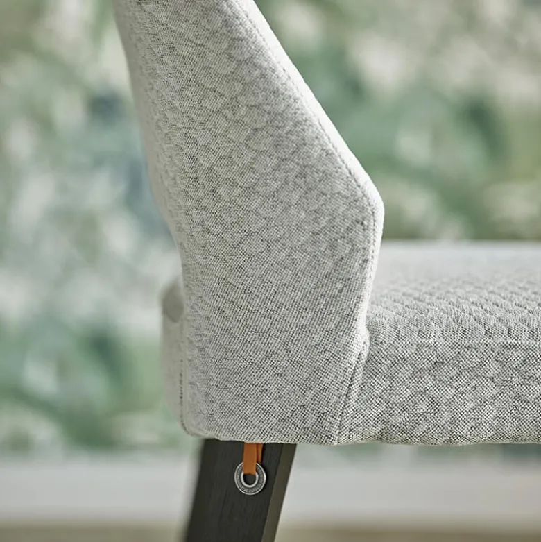 Lena Mobitec® Chaise ajourée en tissu et pieds bois style moderne