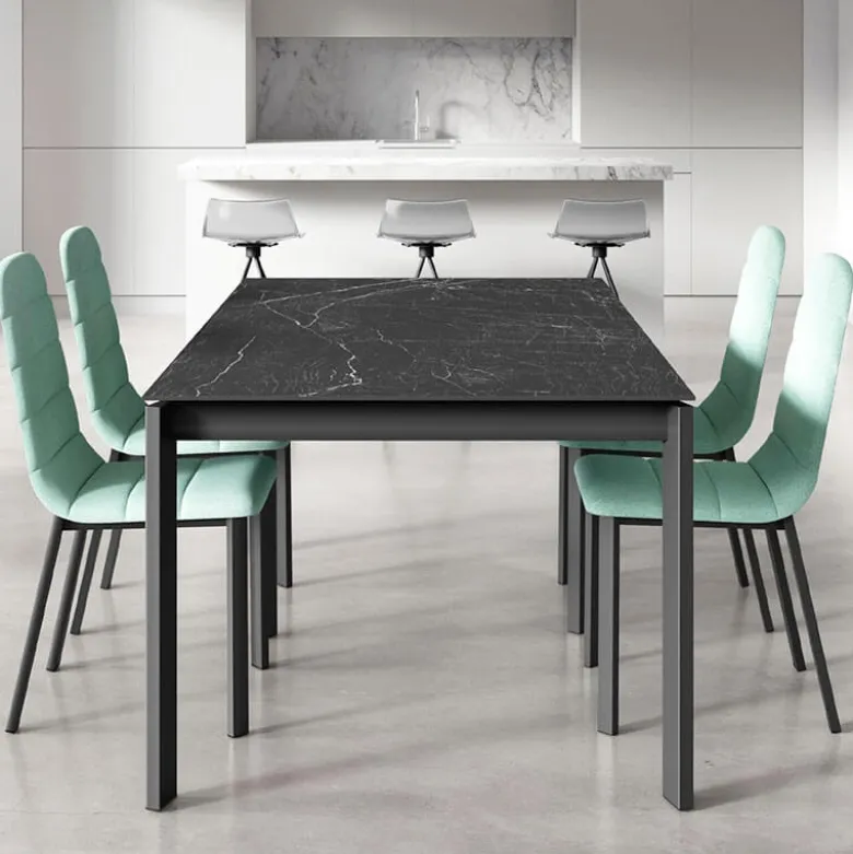 Lotus Table extensible en Dekton avec pieds en métal