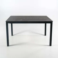 Millenium 4 Table rectangulaire en dekton et pieds en métal