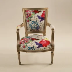 Quentin Fauteuil cabriolet Louis 16 fabrication française en tissu et bois massif